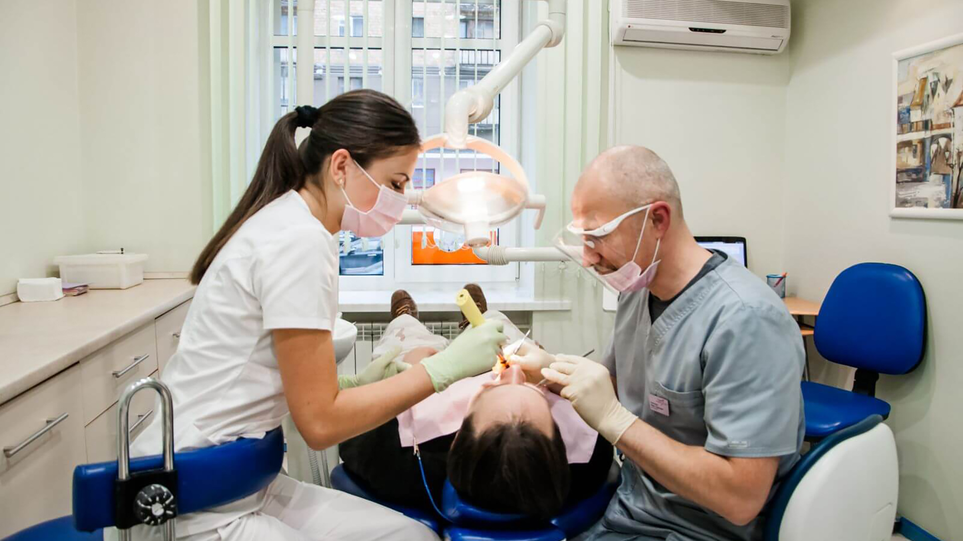 Протезисты клиники. Стоматологическая клиника. Частная стоматология. Стоматология клиника. Зубы стоматология.